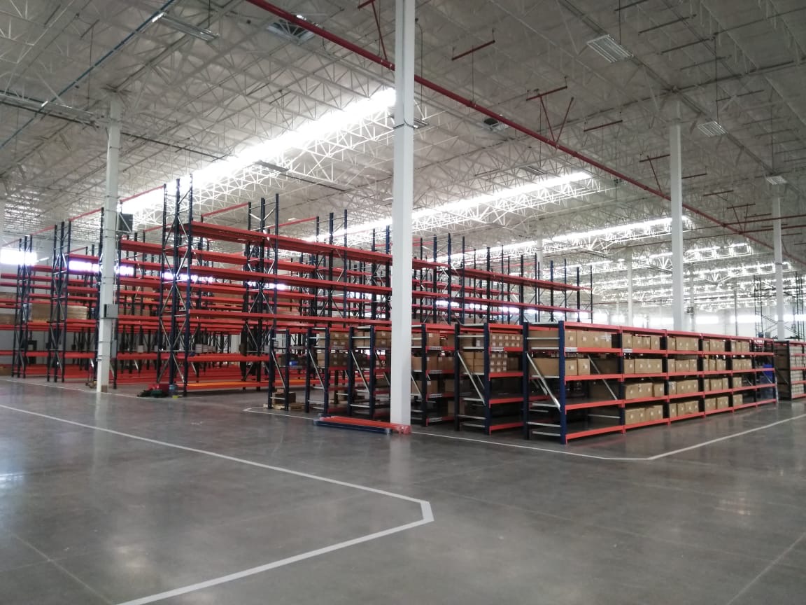 Sistema de racks industriales para almacén