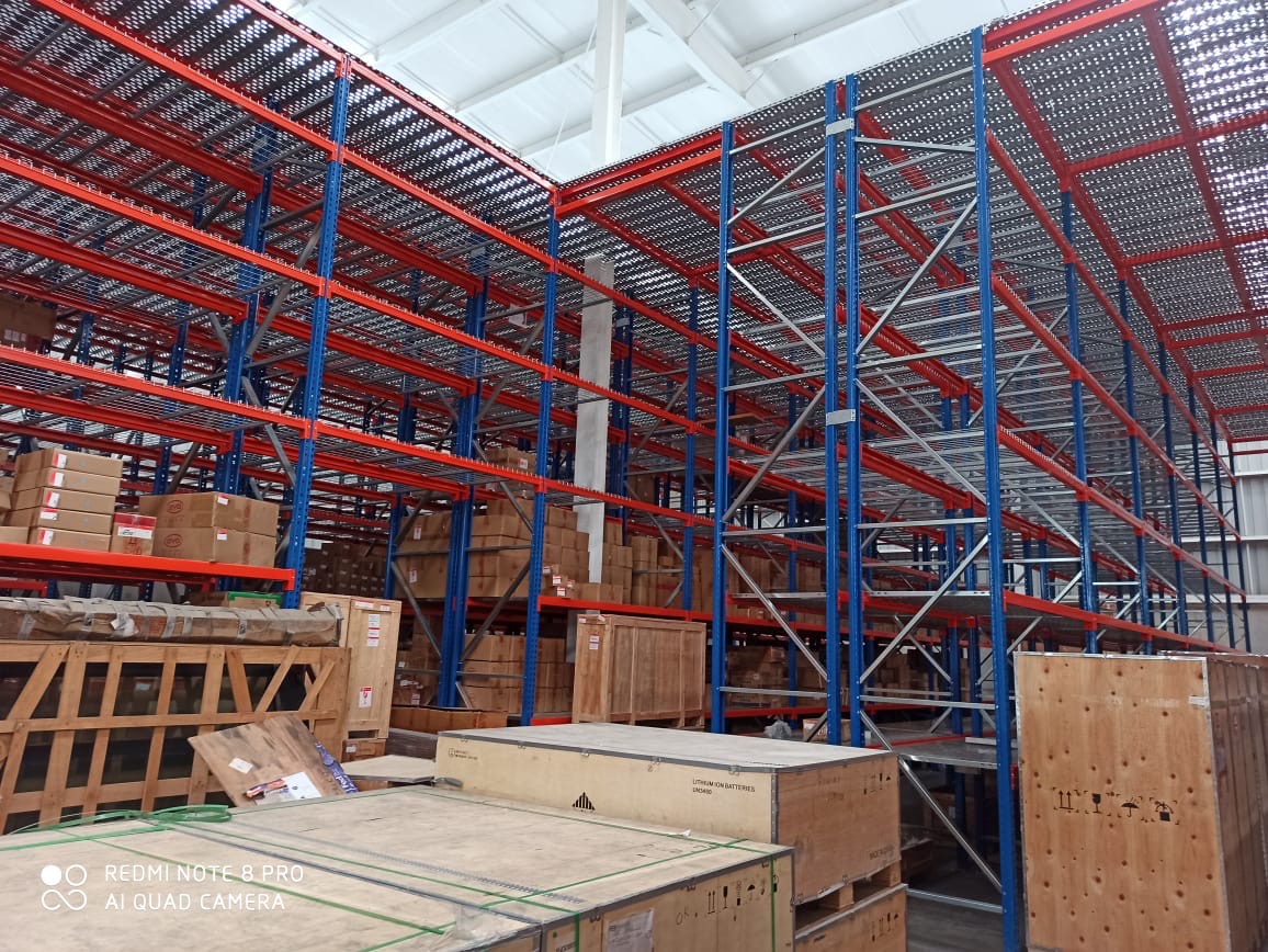 Rack para tarimas en bodega industrial